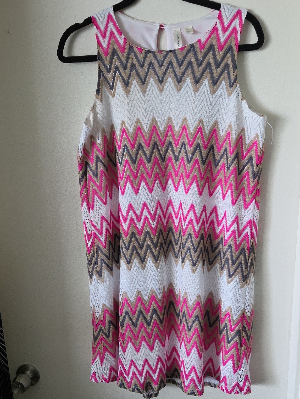 Tacera Sleeveless Zigzag Knit Dress in White, Hot Pink & Tan
